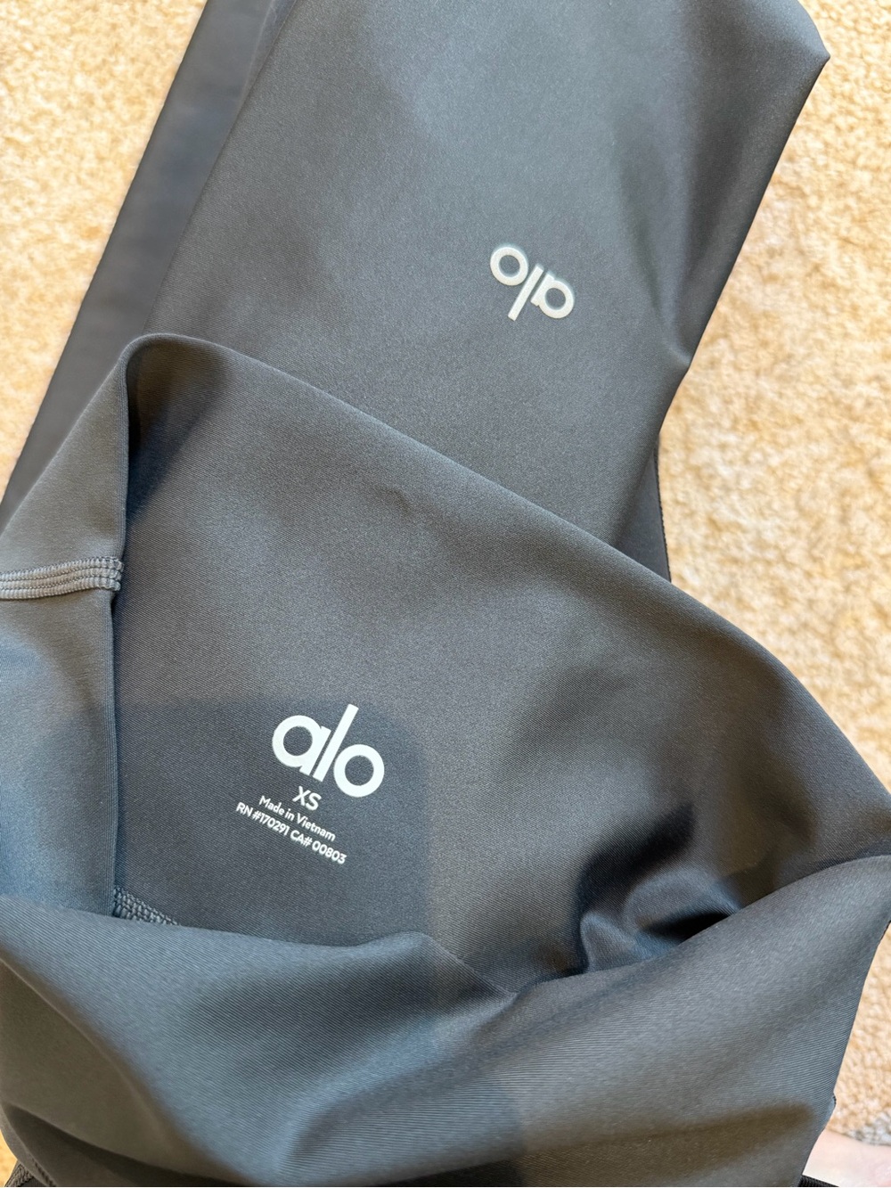 Alo Yoga GREY Active Leggings - Dark silver- ish grey metallic
